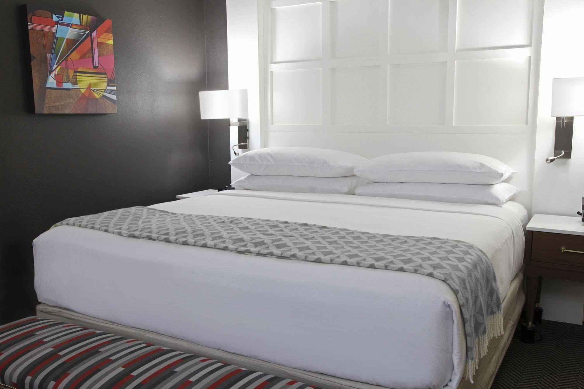 Hotel The Commonwealth 3*