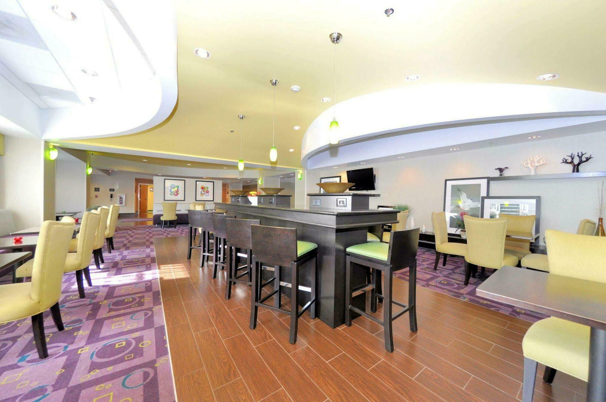 Hampton - South Hotel